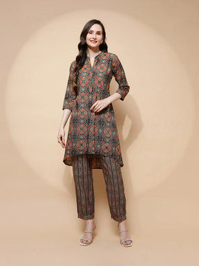 Rust Green Cotton Blend Loose Fit Kurta Set For Women