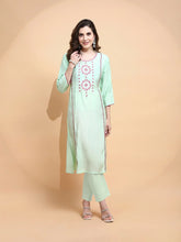 Green Muslin Regular Fit Kurta For Women