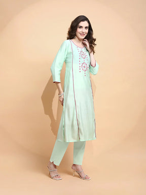 Green Muslin Regular Fit Kurta For Women