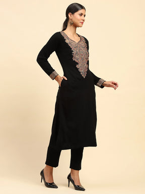 Black WoolenThread Embroidered V-Neck Kurta