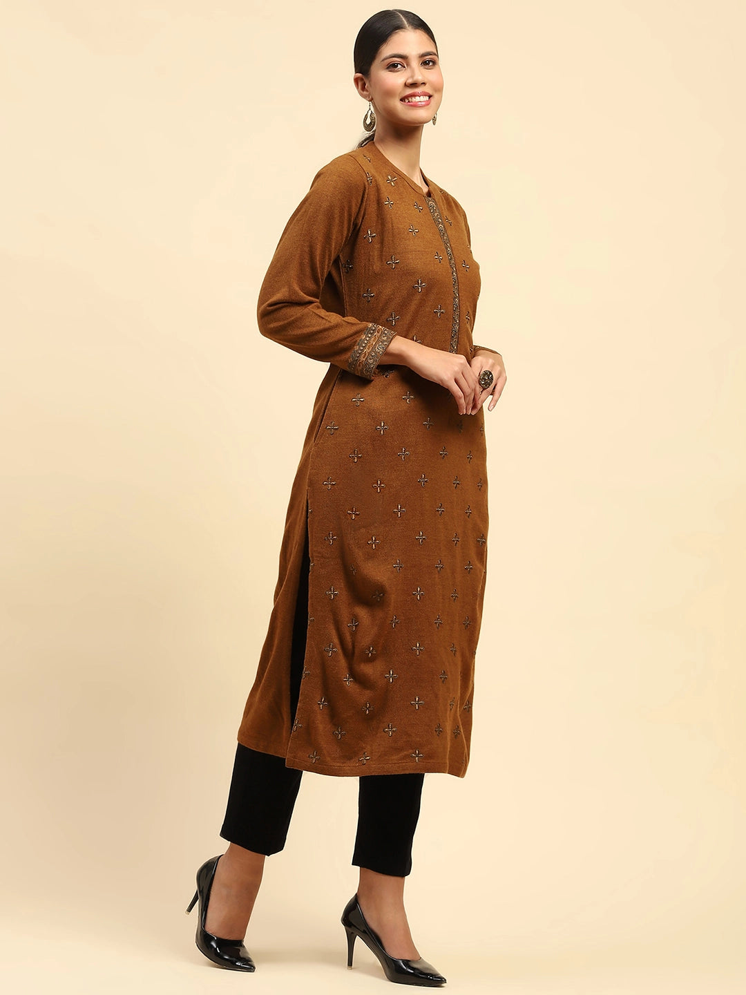 Rust WoolenThread Embroidered Round Neck Kurta