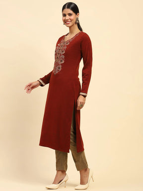 Rust WoolenThread Embroidered V-Neck Kurta