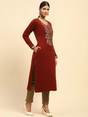 Rust WoolenThread Embroidered V-Neck Kurta