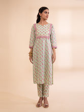 Women Green Printed Round With V-Neck Kurta Set