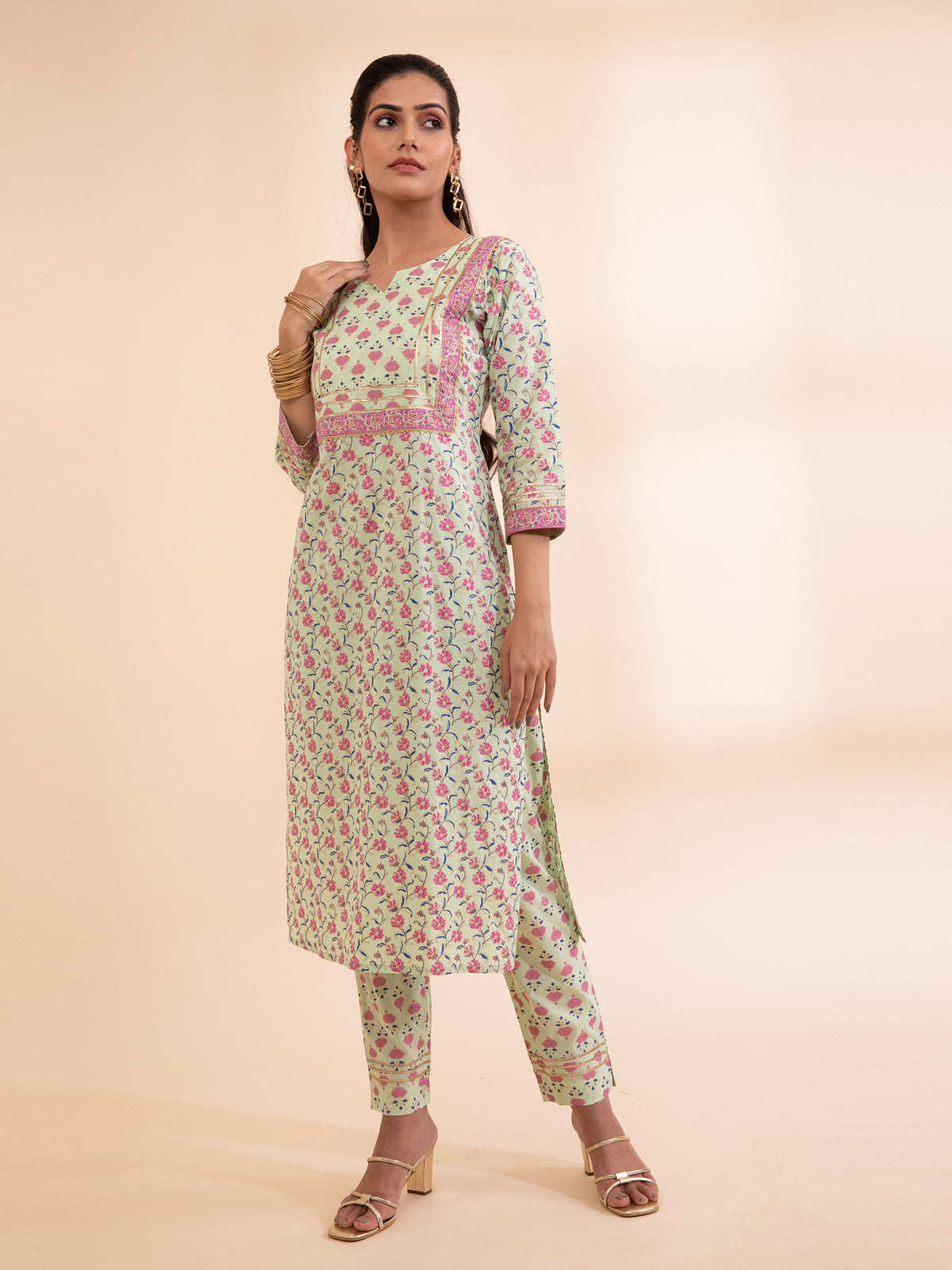 Women Green Printed Round With V-Neck Kurta Set